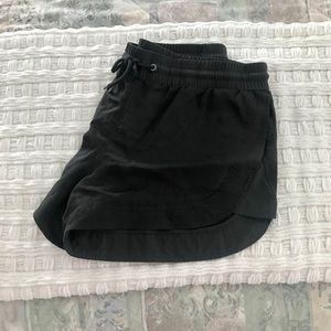 Athleta Cabo Linen dark green shorts